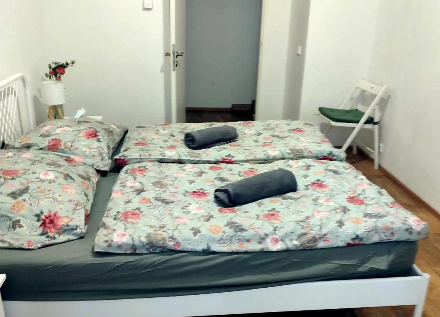 Nice Room With Double Bed In Zizkov - Shared Bathroom Prague Homestay